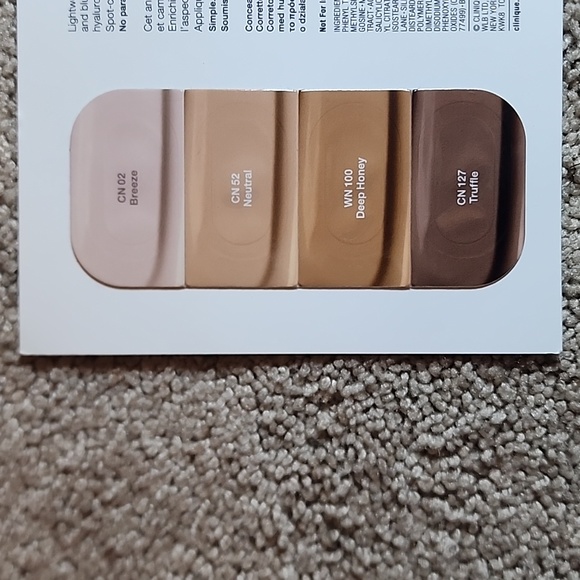 FREE W/ PURCHASE Clinique Even Better concealer samples - Picture 3 of 3